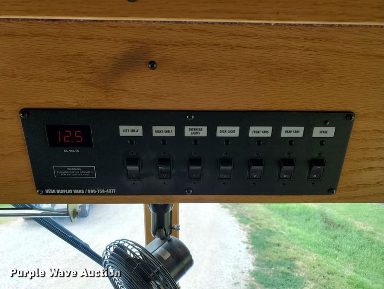 image for item DF8956 2002 Freightliner MT55  delivery truck