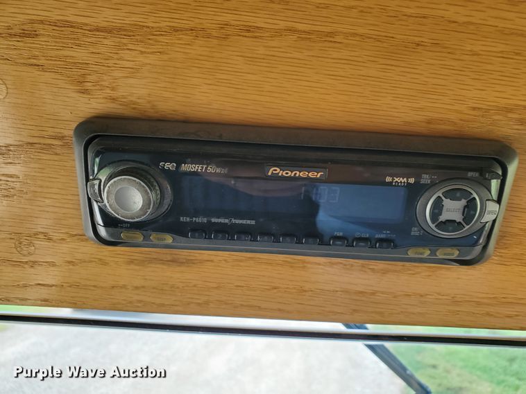 image for item DF8956 2002 Freightliner MT55  delivery truck