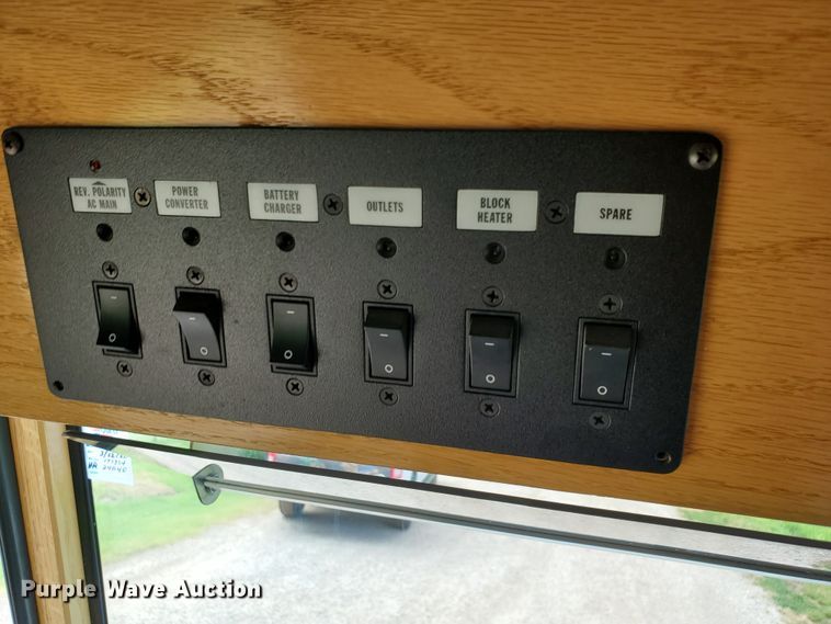 image for item DF8956 2002 Freightliner MT55  delivery truck