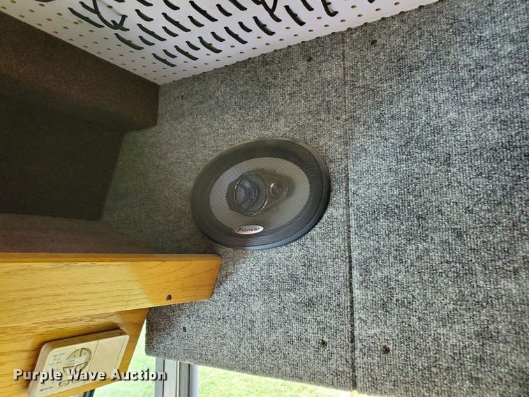 image for item DF8956 2002 Freightliner MT55  delivery truck