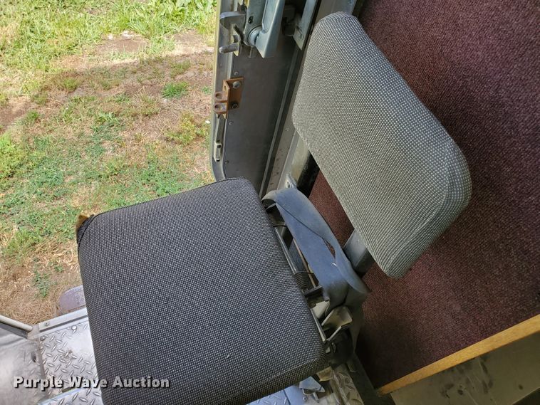 image for item DF8956 2002 Freightliner MT55  delivery truck