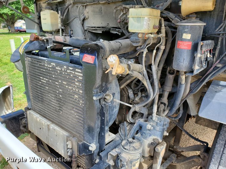 image for item DF8956 2002 Freightliner MT55  delivery truck