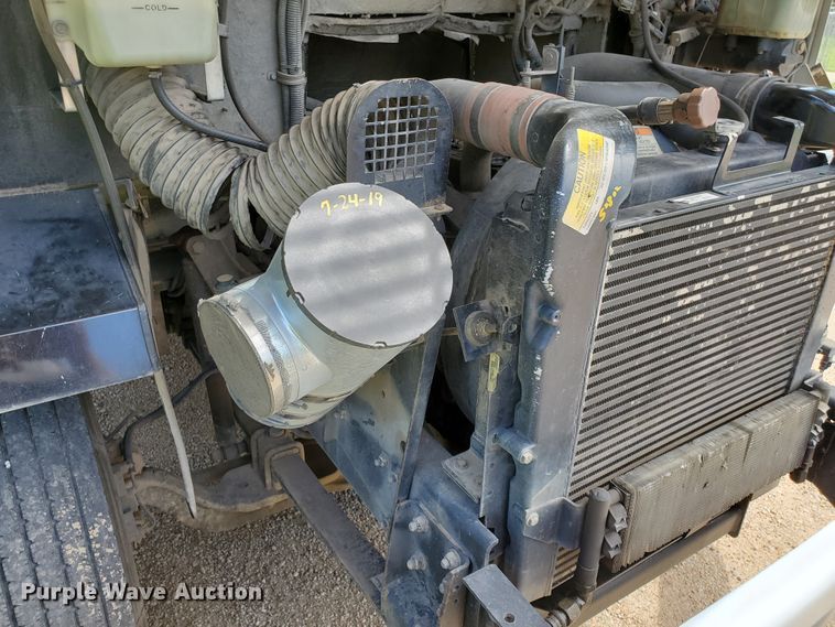 image for item DF8956 2002 Freightliner MT55  delivery truck