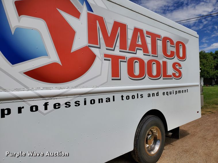 image for item DF8956 2002 Freightliner MT55  delivery truck