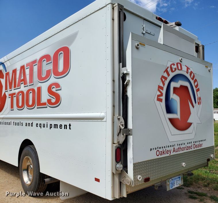 image for item DF8956 2002 Freightliner MT55  delivery truck