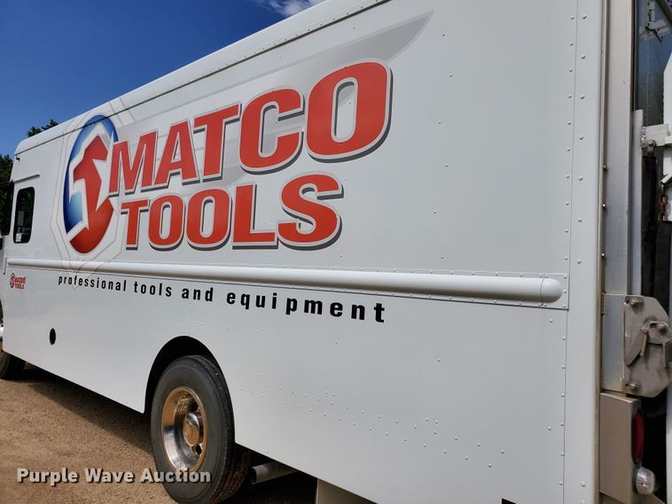 image for item DF8956 2002 Freightliner MT55  delivery truck