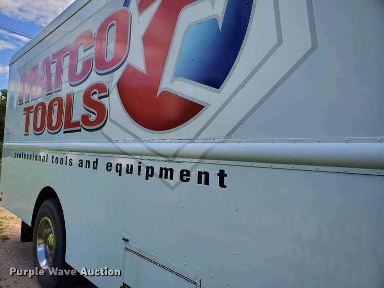 image for item DF8956 2002 Freightliner MT55  delivery truck