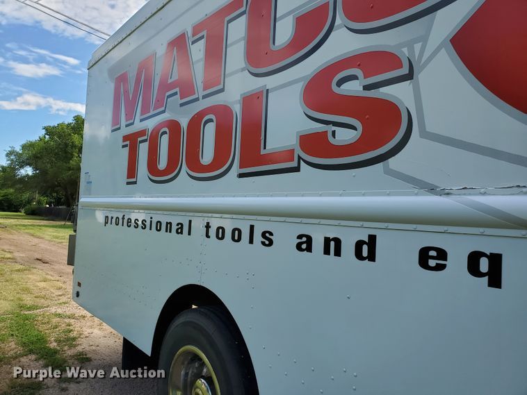 image for item DF8956 2002 Freightliner MT55  delivery truck