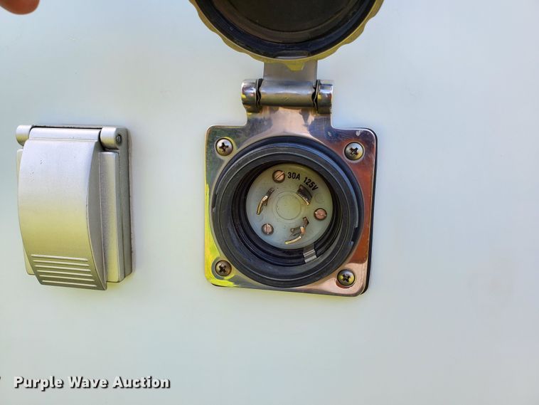 image for item DF8956 2002 Freightliner MT55  delivery truck