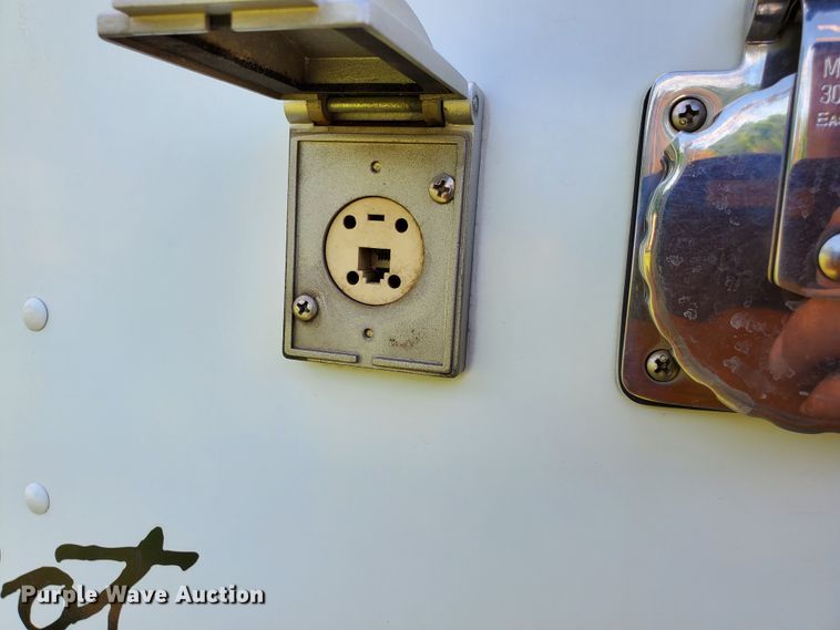 image for item DF8956 2002 Freightliner MT55  delivery truck