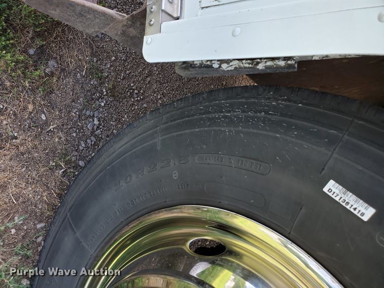 image for item DF8956 2002 Freightliner MT55  delivery truck