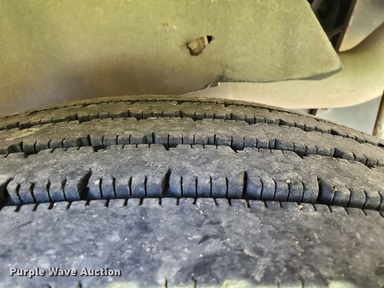 image for item DF8956 2002 Freightliner MT55  delivery truck