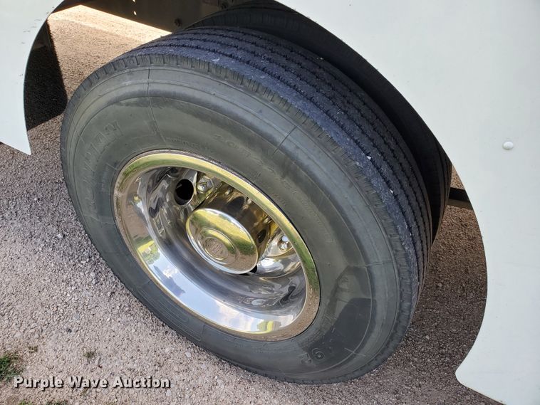 image for item DF8956 2002 Freightliner MT55  delivery truck