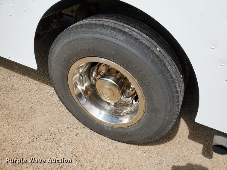 image for item DF8956 2002 Freightliner MT55  delivery truck