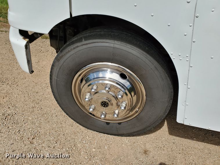 image for item DF8956 2002 Freightliner MT55  delivery truck