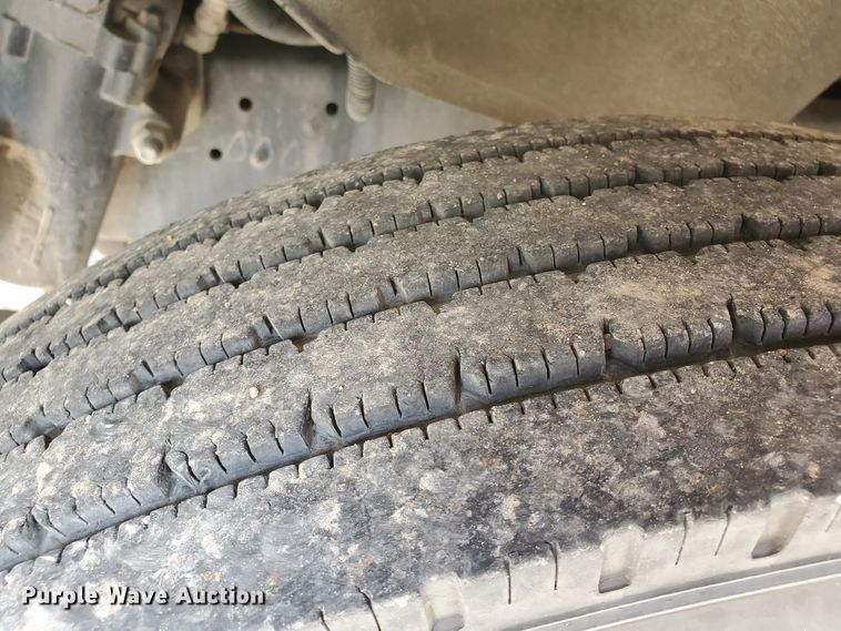 image for item DF8956 2002 Freightliner MT55  delivery truck