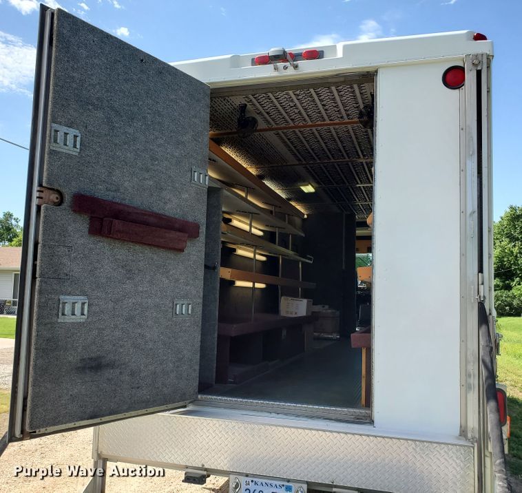 image for item DF8956 2002 Freightliner MT55  delivery truck