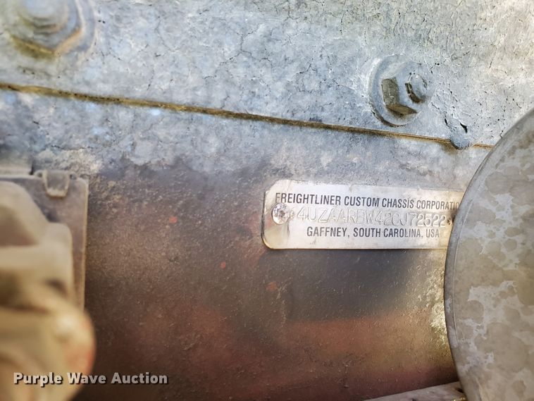 image for item DF8956 2002 Freightliner MT55  delivery truck