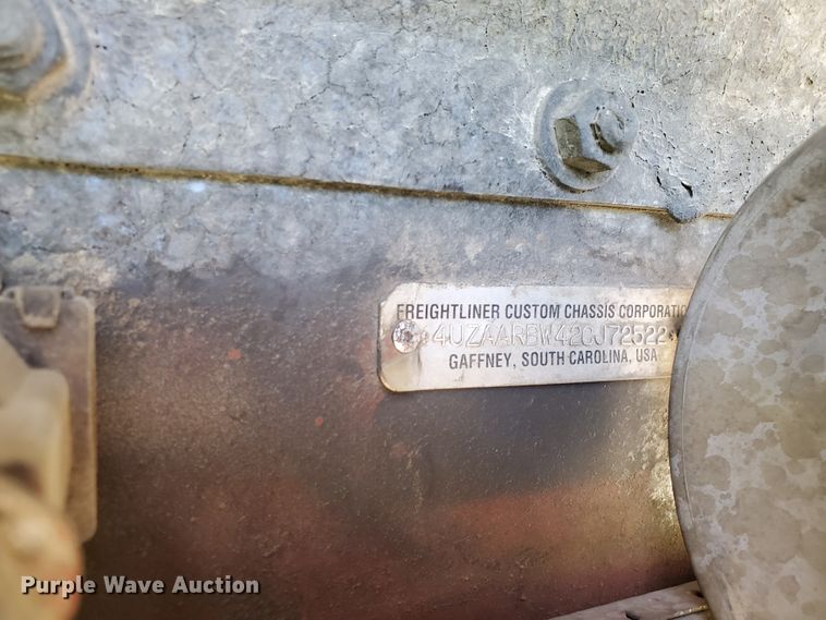 image for item DF8956 2002 Freightliner MT55  delivery truck