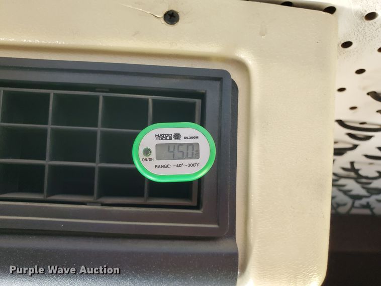 image for item DF8956 2002 Freightliner MT55  delivery truck