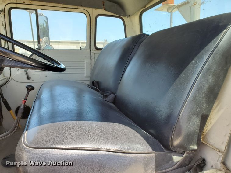 image for item DF8958 1988 Ford 8000  bucket truck