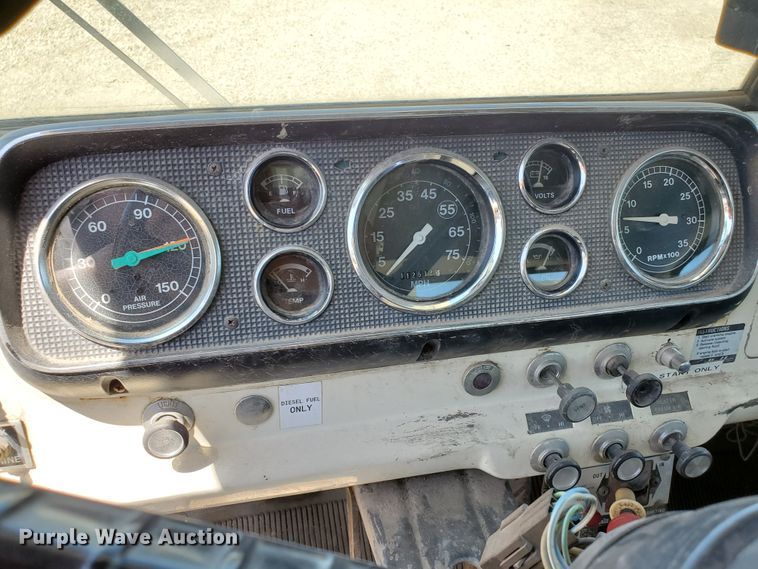 image for item DF8958 1988 Ford 8000  bucket truck