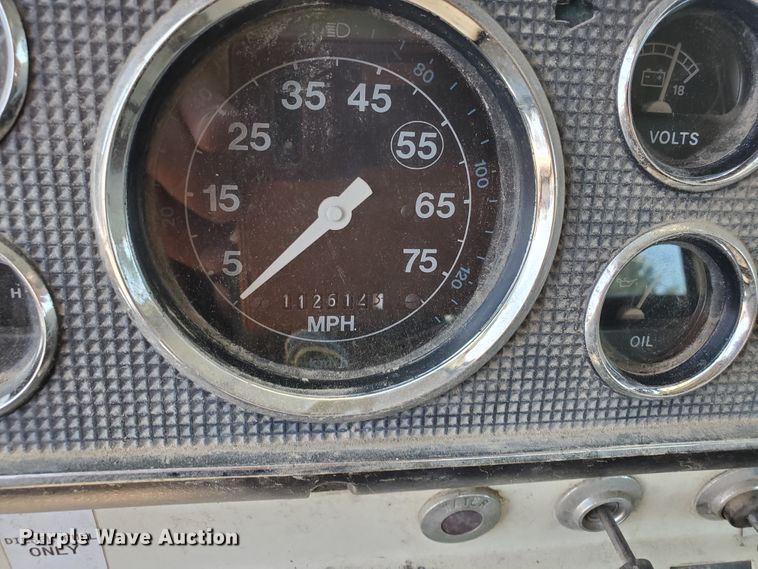 image for item DF8958 1988 Ford 8000  bucket truck