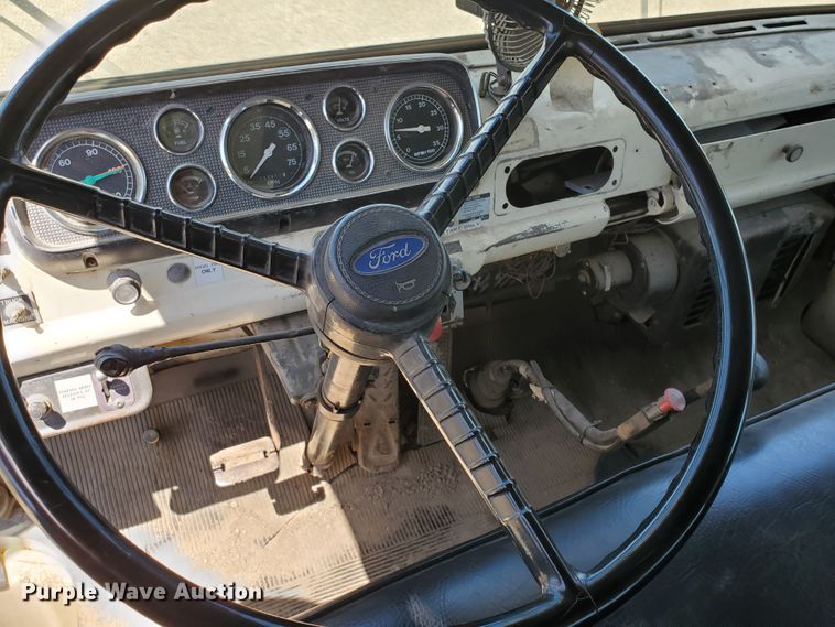 image for item DF8958 1988 Ford 8000  bucket truck