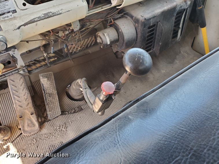 image for item DF8958 1988 Ford 8000  bucket truck