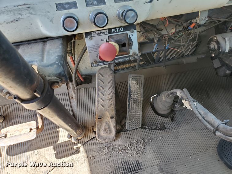 image for item DF8958 1988 Ford 8000  bucket truck