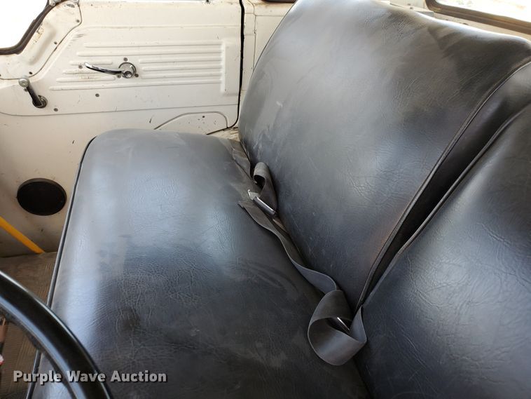 image for item DF8958 1988 Ford 8000  bucket truck