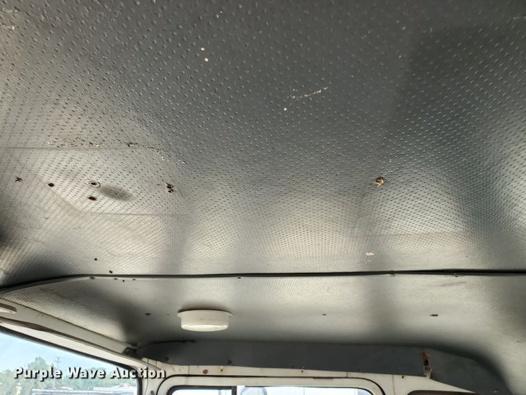 image for item DF8958 1988 Ford 8000  bucket truck