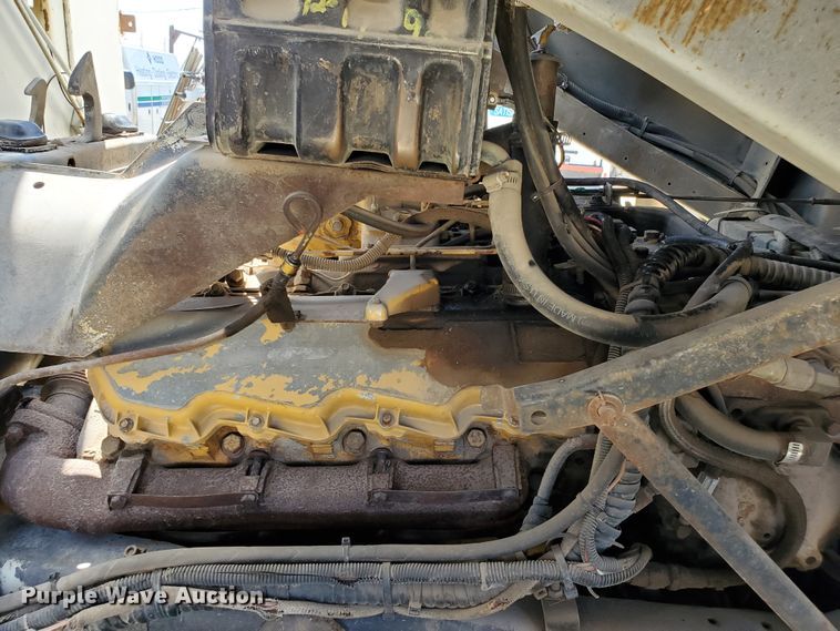 image for item DF8958 1988 Ford 8000  bucket truck