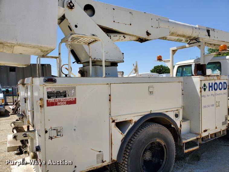image for item DF8958 1988 Ford 8000  bucket truck