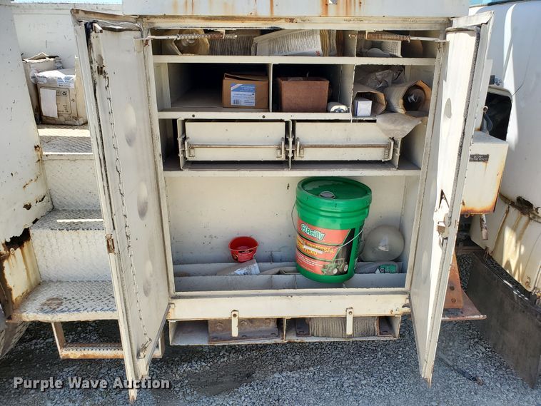 image for item DF8958 1988 Ford 8000  bucket truck