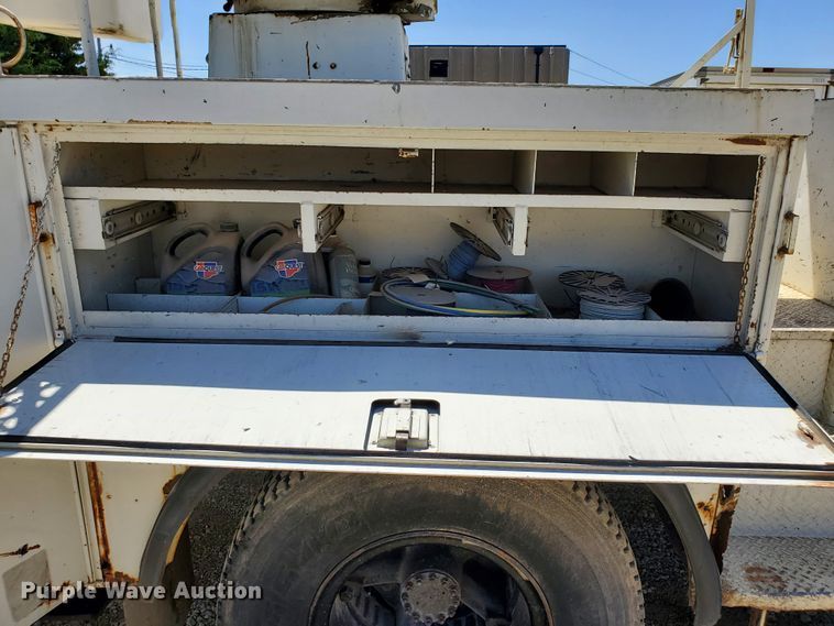 image for item DF8958 1988 Ford 8000  bucket truck