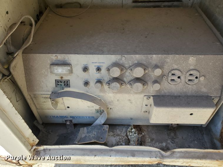 image for item DF8958 1988 Ford 8000  bucket truck