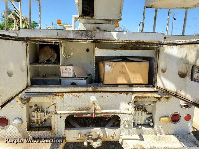 image for item DF8958 1988 Ford 8000  bucket truck