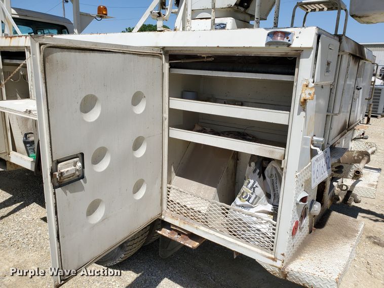 image for item DF8958 1988 Ford 8000  bucket truck