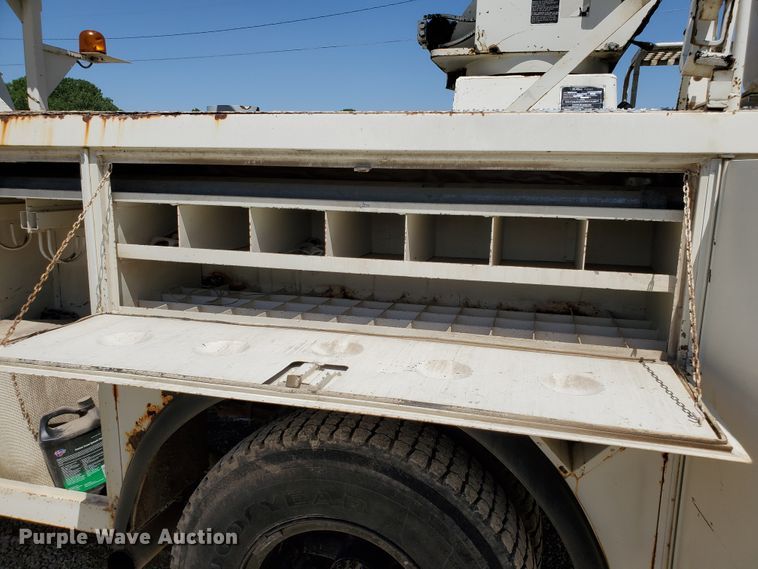 image for item DF8958 1988 Ford 8000  bucket truck