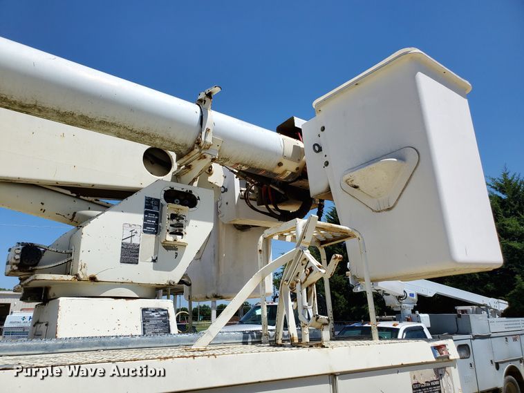 image for item DF8958 1988 Ford 8000  bucket truck