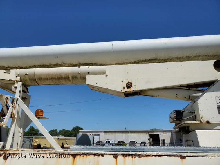 image for item DF8958 1988 Ford 8000  bucket truck