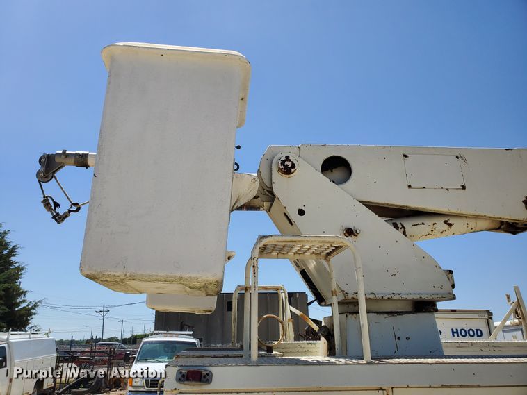 image for item DF8958 1988 Ford 8000  bucket truck