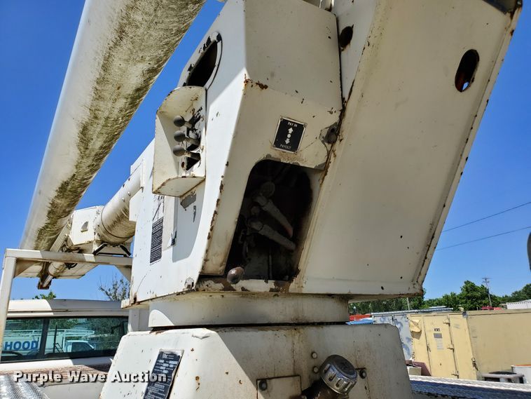 image for item DF8958 1988 Ford 8000  bucket truck