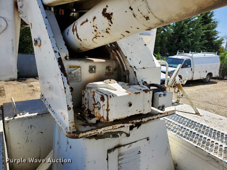 image for item DF8958 1988 Ford 8000  bucket truck