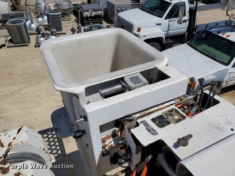 image for item DF8958 1988 Ford 8000  bucket truck