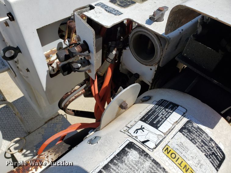 image for item DF8958 1988 Ford 8000  bucket truck