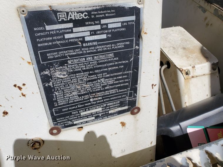 image for item DF8958 1988 Ford 8000  bucket truck