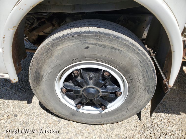 image for item DF8958 1988 Ford 8000  bucket truck