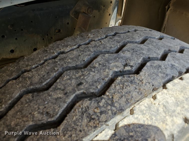 image for item DF8958 1988 Ford 8000  bucket truck